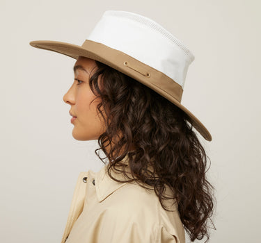 #colour_white-dark-tan