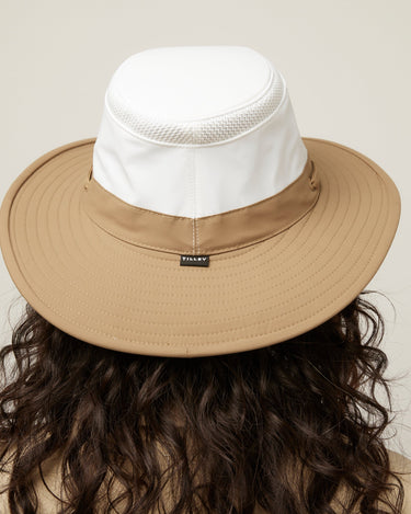 #colour_white-dark-tan