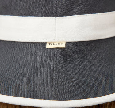 #colour_navy-white