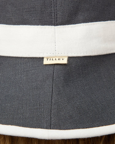 #colour_navy-white