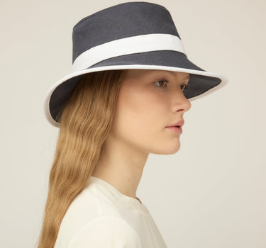 #colour_navy-white