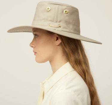 #colour_khaki