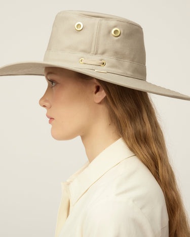 #colour_khaki