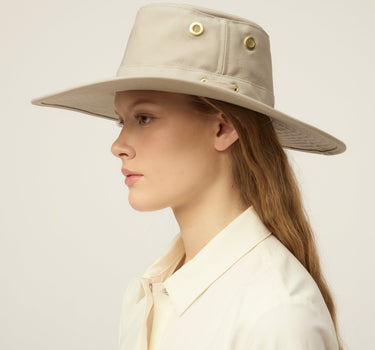 #colour_khaki