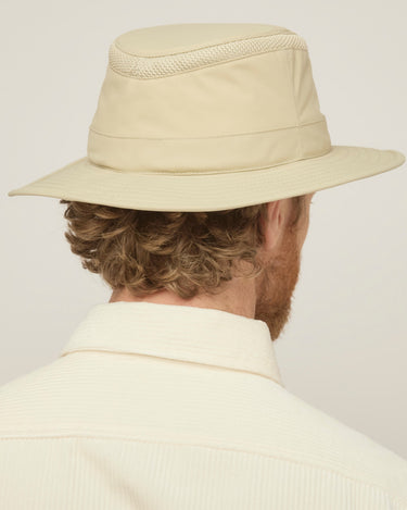 #colour_khaki