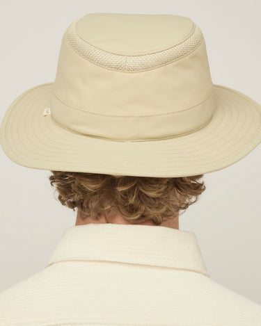 #colour_khaki