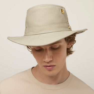 #colour_khaki