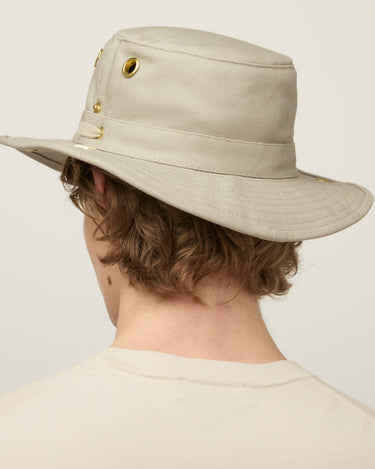 #colour_khaki