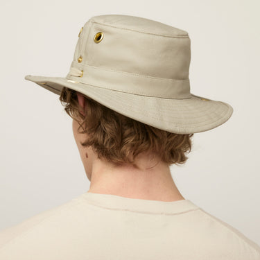 #colour_khaki