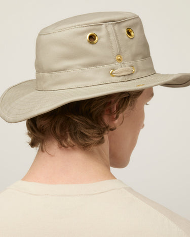 #colour_khaki