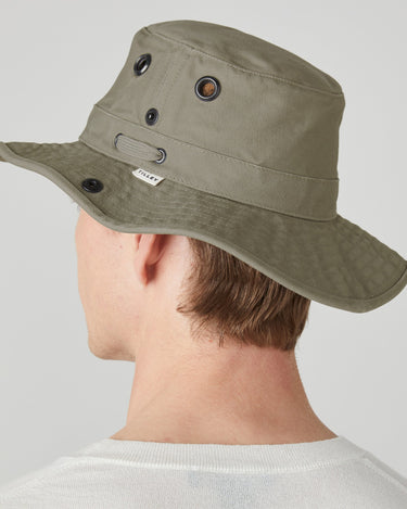 #colour_khaki