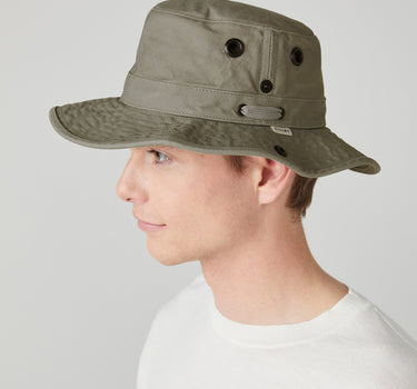 #colour_khaki