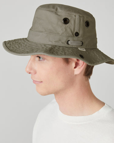 #colour_khaki