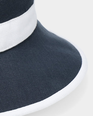 #colour_navy-white