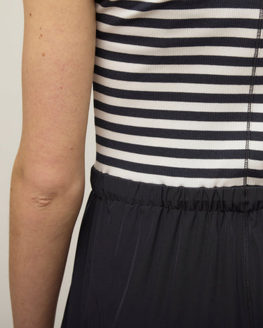 #colour_navy-white-stripe