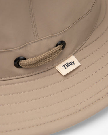 #colour_taupe